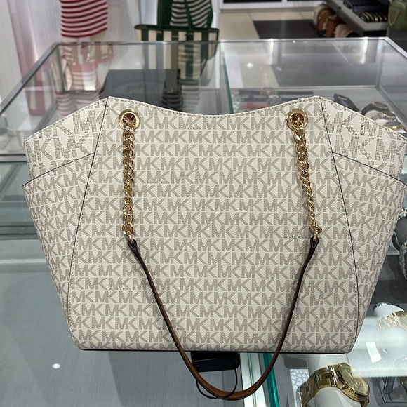 MICHAEL KORS 
Jet Set Large Signature Shoulder Tote Bag
Vanilla 
NWT - Picture 13 of 16